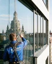 Streifenfreie Glasreinigung und Fensterreinigung für Gewerbekunden in Dresden - Kardos Gebäudereinigung