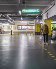 intérieur du parking Saint Louis à Paris