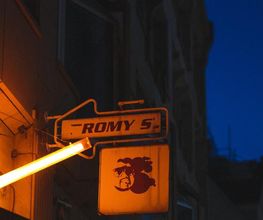 ROMY S. Aussen
