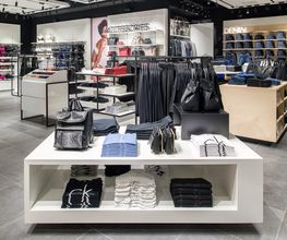 Calvin Klein Outlet immagine 3