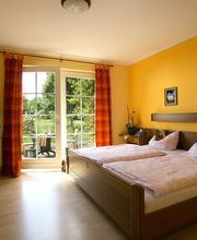 Das Gasthaus Herrig bietet seinen Gästen 4 Komfort-Doppelzimmer und 2 Standard-Doppelzimmer, die auch alle als Einzelzimmer genutzt werden können.