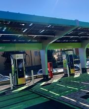 IPLANET Ricarica in sicurezza in modalità ultra fast per tutti i veicoli elettrici.