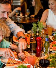 L Osteria gemeinsames Essen mit der Familie