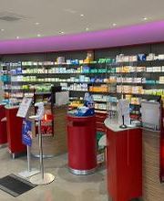 Innenansicht der BURG-Apotheke in Wachenheim