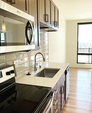Statesman Apartments image 5