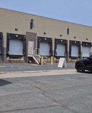 Crate & Barrel Warehouse image 1