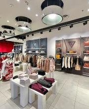 GUESS immagine 4