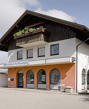 Vor Ort in der Bahnhofstraße 15 in Großkarolinenfeld.