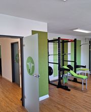 Trainingsraum_Powerrack_Seilzüge.jpg
