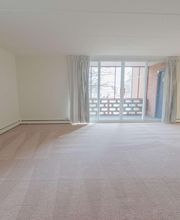 Lake Club Apartments image 18