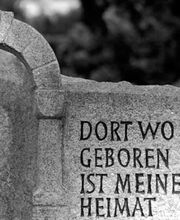 Tor mit Bernsteinintarsie