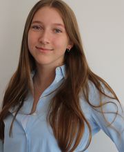 Tara Sommer, Social Media Assistant