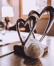 Hotel Restaurant Ronalp
Ronalp-Stübli
Für 20 bis 40 Personen. Eine Attraktion! A la carte-Restaurant; Spezialitäten aus dem sonnigen Wallis und der ganzen Schweiz. Die heimelige Atmosphäre und die Gemütlichkeit laden zum Verweilen ein.