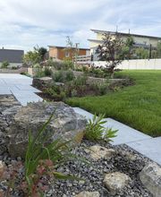 Pflanzung und Terrasse.jpeg