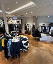 Tommy Hilfiger image 6