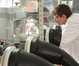 Solvias AG - Wissenschaftlicher Mitarbeiter an der Arbeit
