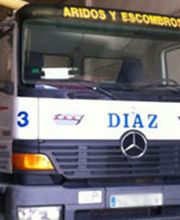 453856-contenedores-diaz-camion.jpg