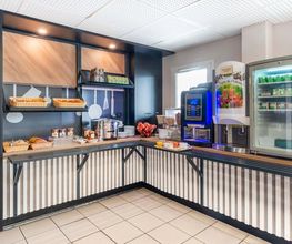 B&B HOTEL Cholet Nord image 13