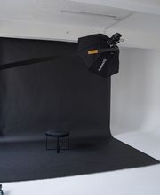 3,50m breiter schwarzer Hintergrund