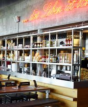 ALEX Frankfurt Skyline Plaza Bild 1