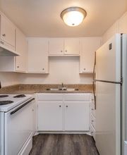 Wilshire Apartments image 11