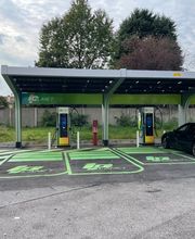 IPLANET Ricarica in sicurezza in modalità ultra fast per tutti i veicoli elettrici.