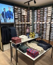 Charles Tyrwhitt image 3