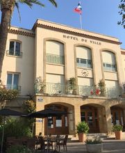 Mairie - Le Lavandou image 1