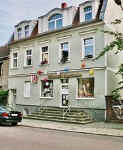 Aussenansicht der Glückauf-Apotheke Ammendorf