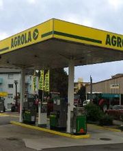 Station service à Estavayer-le-Lac. Station couvert.
AGROLA Tankstelle in Estavayer-le-Lac. Freistehend. Überdacht. Gebäude im Hintergrund