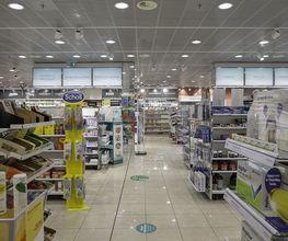 interieur-de-la-pharmacie-sun-store-martigny-cristal