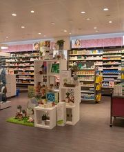 all-interno-della-farmacia-amavita-lurà