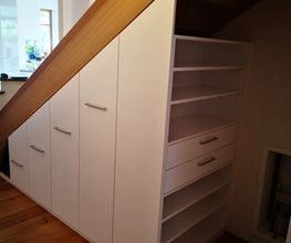 Treppenschrank