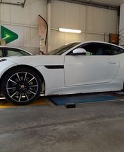 Jaguar F Type blanche 