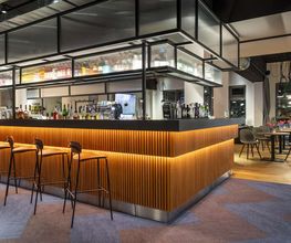 Bar & Lounge