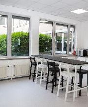 Dieses Bild zeigt die Küche, welche auch gleichzeitig als Aufenthaltsraum dient.