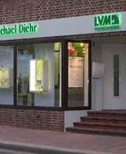 Unser Büro in Cadenberge - Auf der gegenüber liegenden Straßenseite befinden sich zwei Parkplätze.
