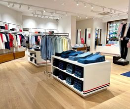 Tommy Hilfiger image 12