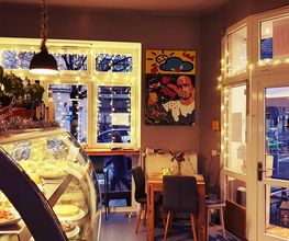 Unser Artcafe mit georgischen Weinen
