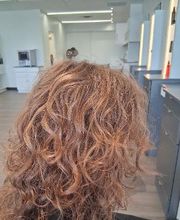 Fantastic Sams Cut and Color image 3
