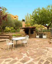 Alojamiento Turístico Completo con piscina y jardín imagen 5