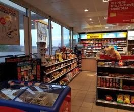 Shell Station Rebecca Maaß Bild 2