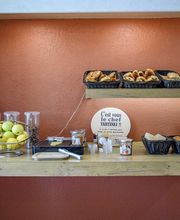 B&B HOTEL Nîmes Caissargues image 8