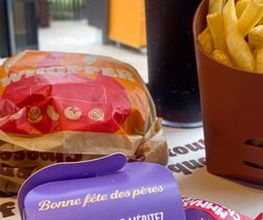 👑 Bonne fête des pères !
Aujourd’hui chez BK, les papas sont ROIS 🍔
Un menu … et une petite douceur rien que pour vous 🍫✨
🔥 Passez au drive ou en resto, on s’occupe du festin !
