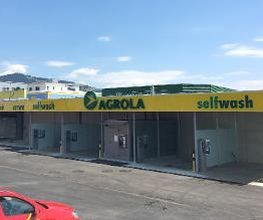 AGROLA Tankstelle selfwash in Bubikon, Autowaschanlage mit Lanzenwaschplätzen