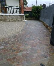 Pavés grès d'Inde Ocre nuancé et gravier stabilisé