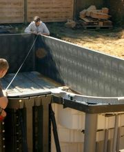 Montage des Pool-Systems beim Pool Selbstbau