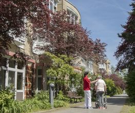 Physiotherapie im Garten des St. Marien-Krankenhauses Berlin