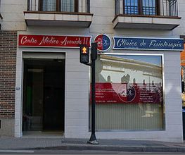 centro-medico-avenida-ll-linares-fachada-01.jpg