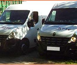 100315-cristaleria-arte-camionetas-estacionadas.jpg